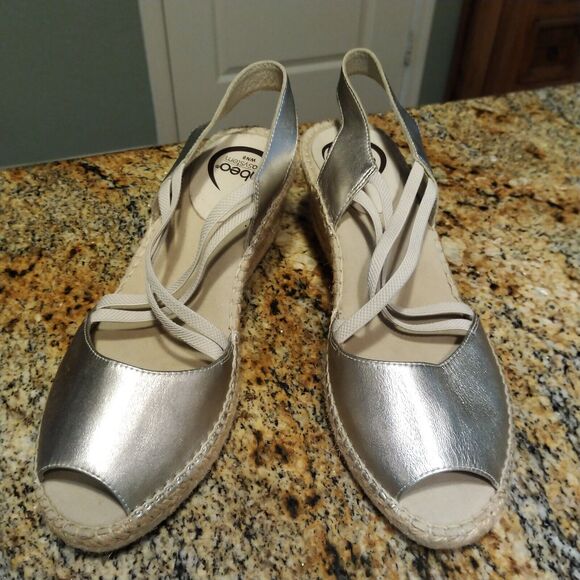 Abeo Sandals Womens 8 Narrow Espadrille Silver Leather Peep Toe Slingback Wedge - Picture 2 of 13